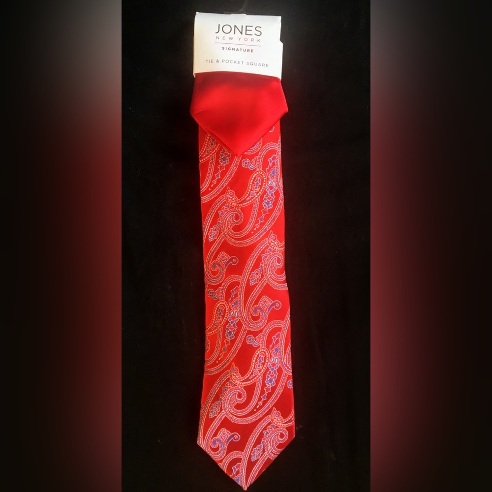 Jones New York signature tie and pocket square